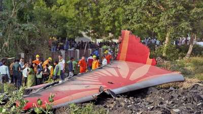 Plane Crash Report: क्या पायलट की गलती से हुआ विमान हादसा? टेकऑफ के बाद पायलटों ने क्या बात की? रिपोर्ट ने खोले कई राज़..!