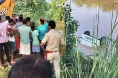 पटना में बेलगाम कार नहर में गिरी, तीन लोगों की मौत, एक ही परिवार के 5 लोग सवार थे